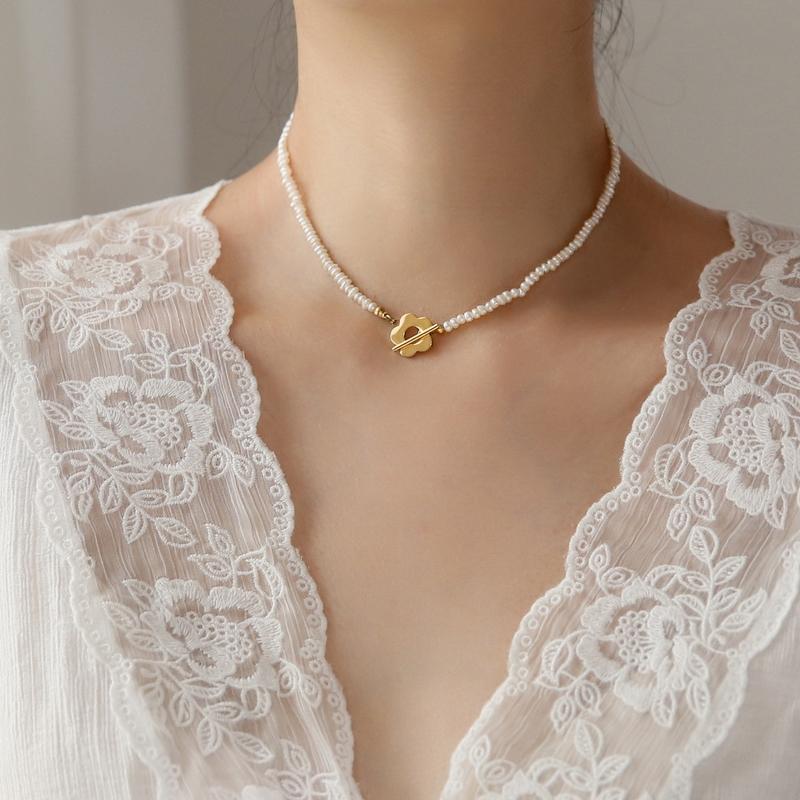 Natural Pearl Flower Choker Necklace